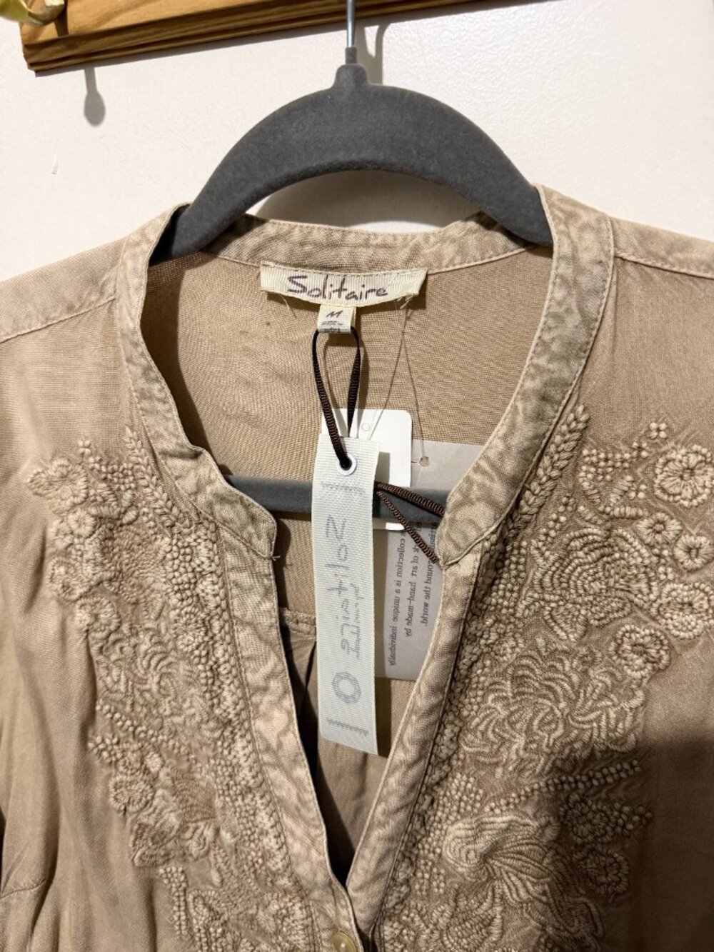 NWT Solitaire Taupe Beige Embroidered Boho Tunic Blouse Roll Tab Sleeve - M - Picture 4 of 12